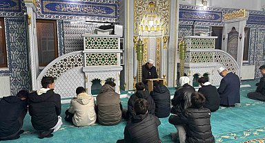 Fen lisesi öğrencileri Hisar Camii'nde sabah namazında buluştu