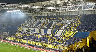Fenerbahçeli taraftarlardan derbiye özel koreografi
