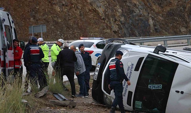 Fethiye'de yolcu minibüsü devrildi: 7 yaralı