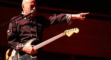 Fuat Güner İzmir sahnesindeydi