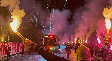 Galatasaray, Antalya'da Şampiyonlar Ligi müziğiyle karşılandı