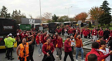 Galatasaray taraftarları derbi için stada geldi