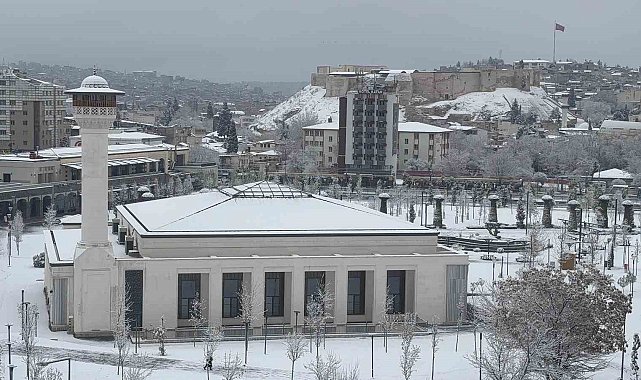 Gaziantep güne beyaz örtü ile uyandı