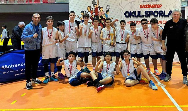 Gaziantep Kolej Vakfı Özel Okulları Basketbolda namağlup unvanla şampiyonu