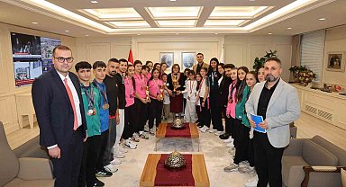 Gaziantep'in şampiyonları, Şahin ile bir araya geldi