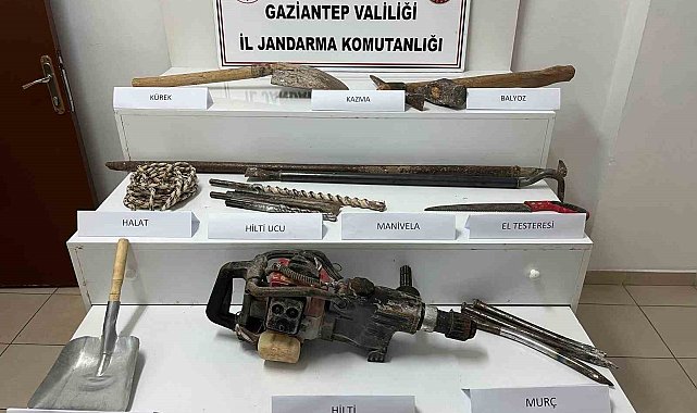 Gaziantep'te kaçak kazı yapan 4 şahsı jandarma suçüstü yakaladı