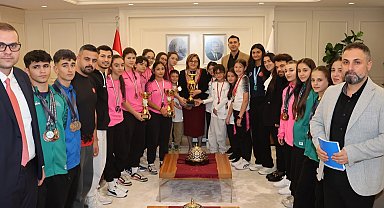 Gaziantep'in şampiyon sporcuları Başkan Şahin'i ziyaret etti