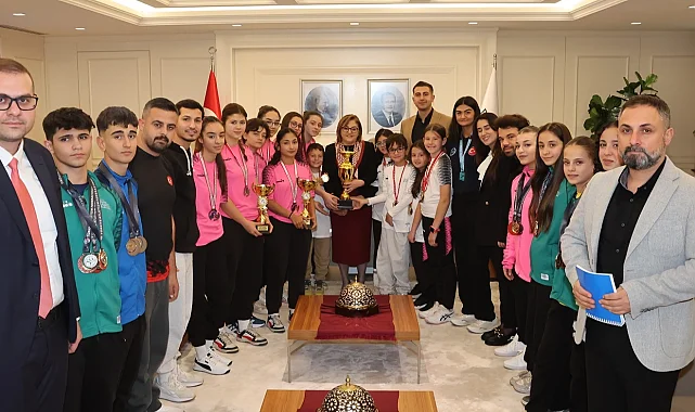 Gaziantep'in şampiyon sporcuları Başkan Şahin'i ziyaret etti