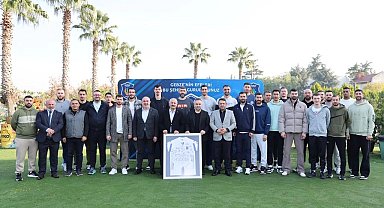 Gebze'de Başkan Büyükgöz'den voleybol takımına moral ziyareti