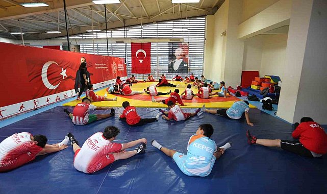 Geleceğin güreşçileri Kepez'de yetişiyor