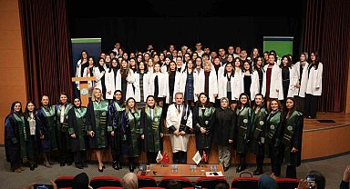 Geleceğin sağlıkçıları beyaz önlüklerini giydi