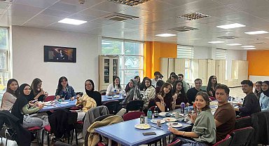 Gençler sanatta buluştu, seramik biblolar renklendi