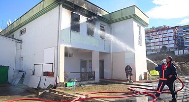 Gençlik merkezi çıkan yangında kullanılamaz hale geldi