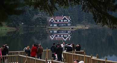 Gölcük Tabiat Parkı'nda kartpostallık manzara