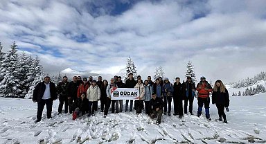 Gümüşhane'de kartpostallık manzara eşliğinde doğa yürüyüşü