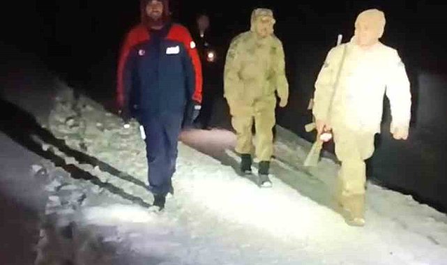 Gümüşhane'de yaylada kar nedeniyle mahsur kalan vatandaşlar kurtarıldı