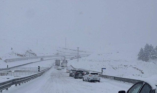 Güneydoğu'da kar esareti: Mardin ve Diyarbakır beyaza büründü, yollar kapandı