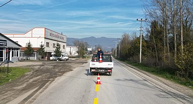 Güvenli ulaşım için Çilimli'de yol çizgileri yenileniyor