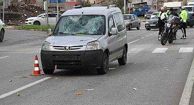 Hafif ticari aracın çarptığı bisikletli ağır yaralandı