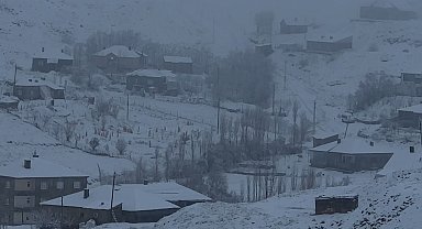 Hakkari'de 43 yerleşim yerinin yolu ulaşıma kapandı