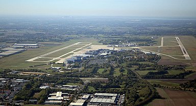 Hannover Havalimanı'nda dron tehlikesi nedeniyle uçuşlar aksadı