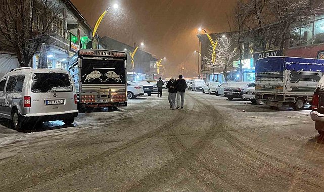 Hasköy'e mevsimin ilk karı yağdı
