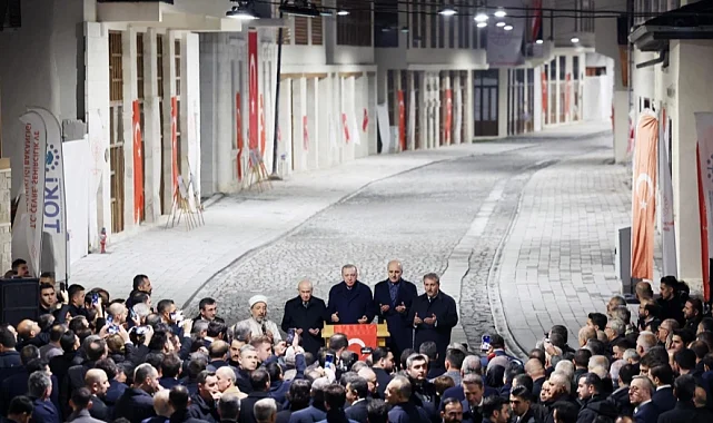 Hatay Kurtuluş Caddesi yeniden ışıklandırıldı