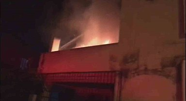 Hatay'da müstakil ev alevlere teslim oldu