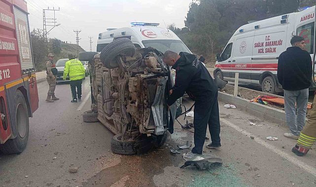 Hatay'da takla atan otomobil yan yattı: 5 yaralı