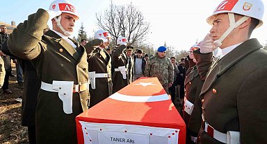 Hayatını kaybeden uzman çavuş Arı, son yolculuğuna uğurlandı