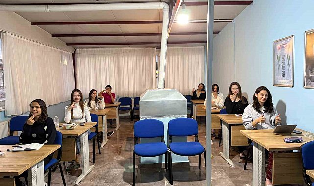 Hem konaklıyorlar hem açılan kurslarla kendilerini geliştiriyorlar