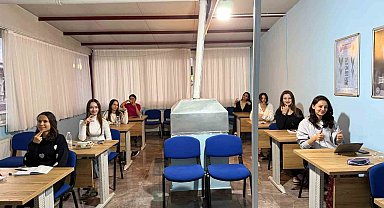 Hem konaklıyorlar hem açılan kurslarla kendilerini geliştiriyorlar