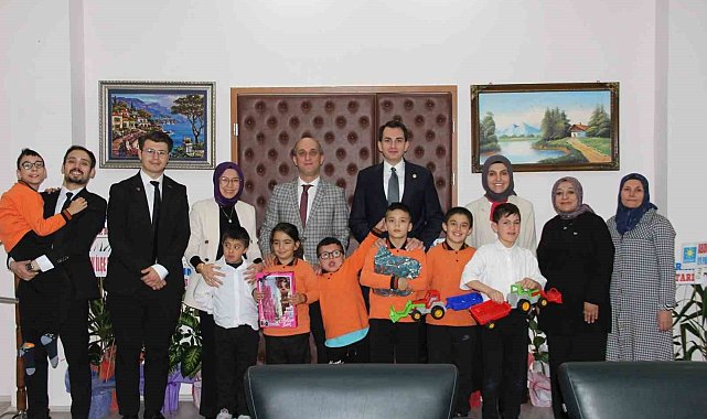 Hisarcık Kaymakamı Atam, özel öğrencileri makamında ağırladı