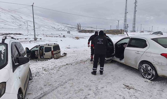 Iğdır-Doğubayazıt yolunda zincirleme kaza: 3 yaralı