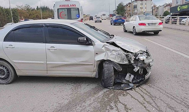 İki otomobilin çarpıştığı kaza anı kamerada: 1 yaralı