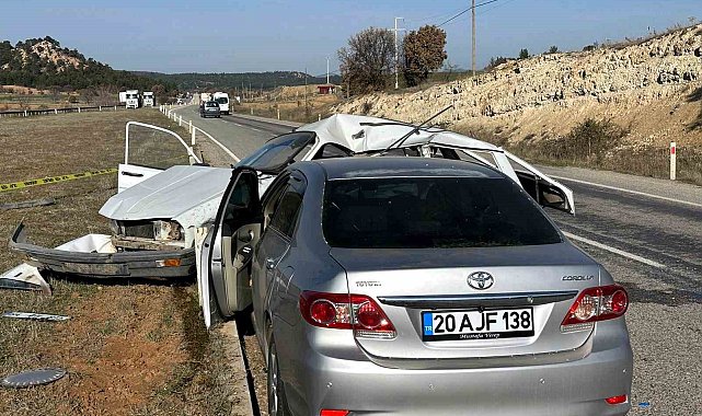 İki otomobilin çarpıştığı kazada yaşlı çift hayatını kaybetti