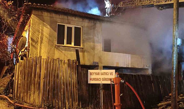 İnegöl'de samanlıkta başlayan yangın eve sıçradı