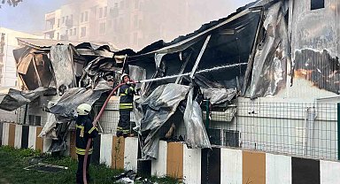 İşçilerin kaldığı konteyner yatakhane alevlere teslim oldu