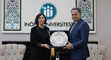 İsmet İnönü'nün torunu Zeynep Bilgehan'dan Rektör Akpolat'a ziyaret