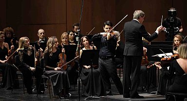 İstanbul Devlet Senfoni Orkestrası Aralık ayının ilk konserinde keman virtüözü Robert Lakatos'u ağırladı