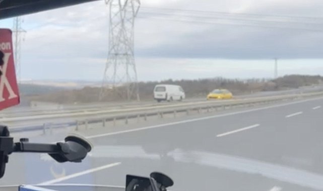 İstanbul Havalimanı yolunda ters yönde giden araç kamerada