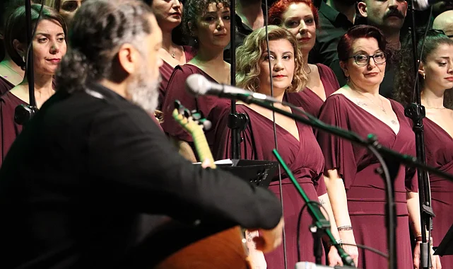 İstanbul Maltepe'de usta yorumcu Ruhi Su unutulmadı