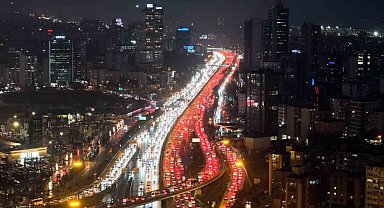 İstanbul'da trafik durma noktasına geldi: Yağmurun etkisi ile yoğunluk yüzde 90'a ulaştı