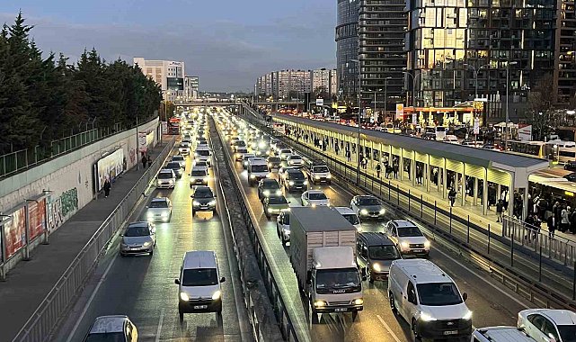 İstanbul'da trafik yoğunluğu yüzde 81'e ulaştı