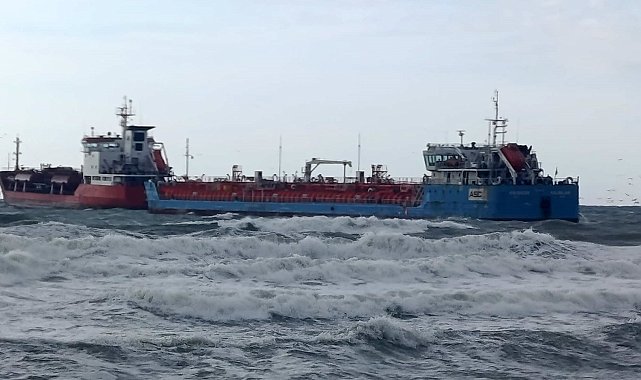İstanbul'un Florya açıklarında Azerbaycan ve Türk bandrallı iki tankerden acil durum çağrısı geldi. Olay yerine kurtarma ekiplerinin sevk edildiği öğrenildi.