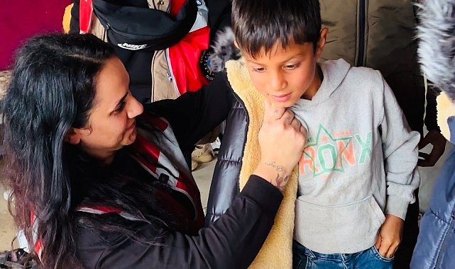 İstanbullu gönüllülerden Şanlıurfa'daki çocuklara hediye bot ve mont