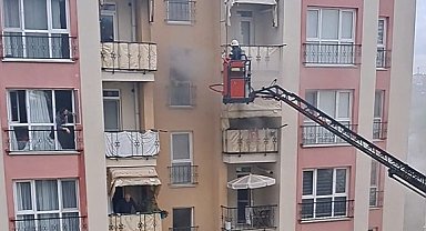 İtfaiye eri, oksijen maskesini vatandaşa verip hayatını kurtardı