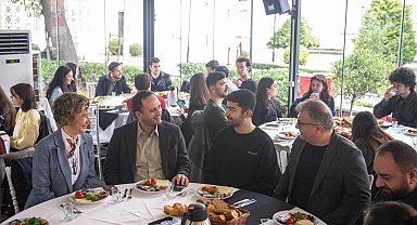 İzmir Bornova'da Gençlik ve Cumhuriyet vurgusu