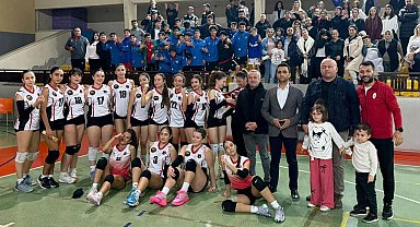 İzmir Çiğli'nin voleybol takımları ligin zirvesinde