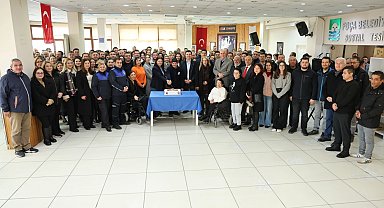 İzmir Foça'da belediye personeli yeni yılı kutladı